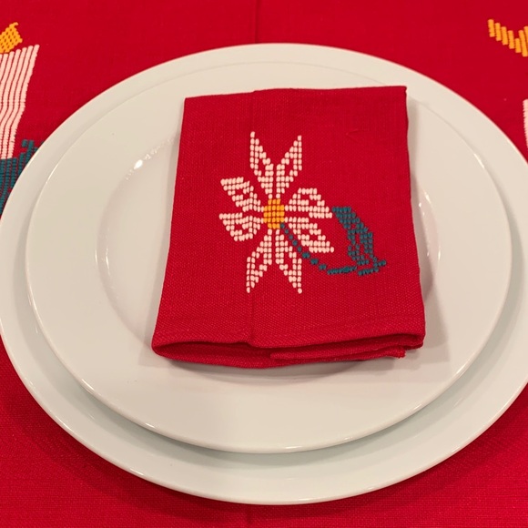 Holiday Embroidered Tablecloth with Eight Matching Napkins- lovely set! NWOT - Picture 3 of 16